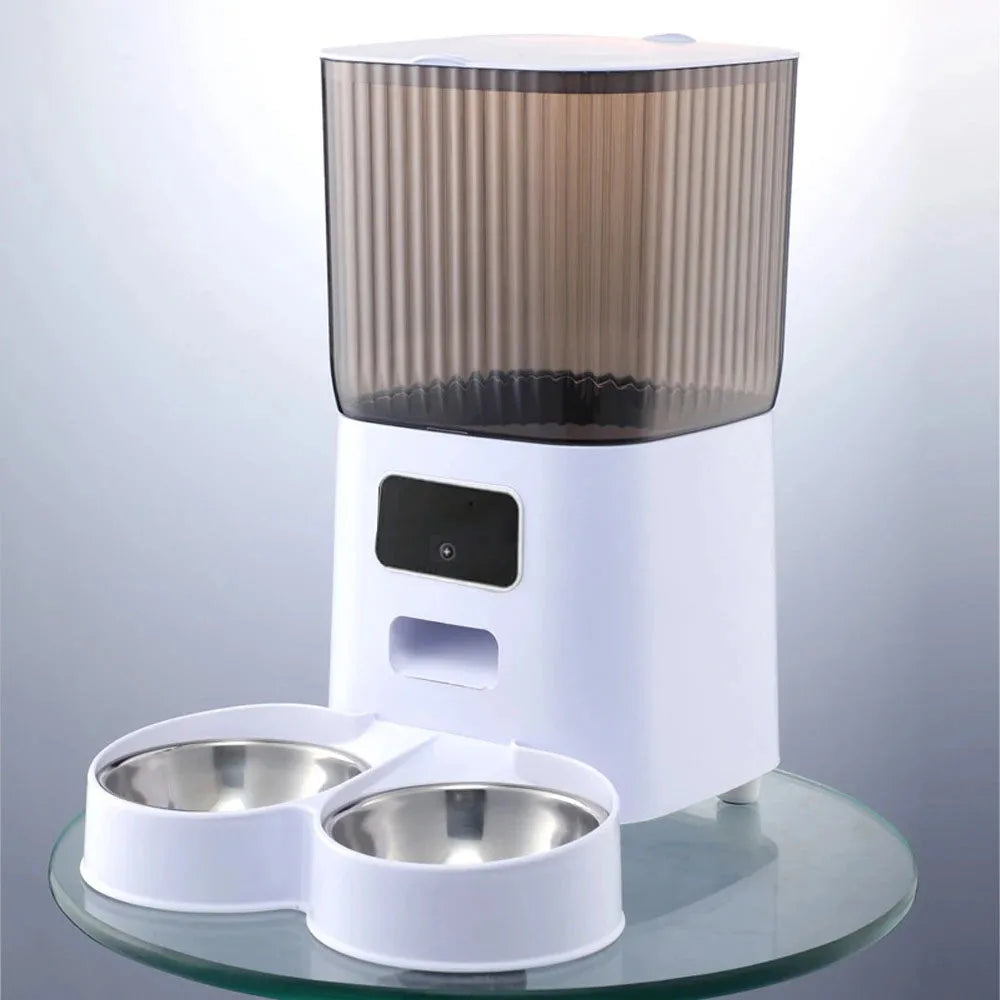 automatic pet feeder for dogs and cats — packaging or accessories view
